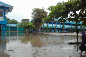 Banjir Mengepung FKIP Gunung Kelua 