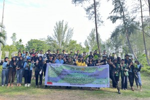 Komitmen Nyata Generasi Muda Kurangi Emisi Karbon, Sobi Benua Etam Tanam 300 Bibit Mangrove di Pantai Lamaru